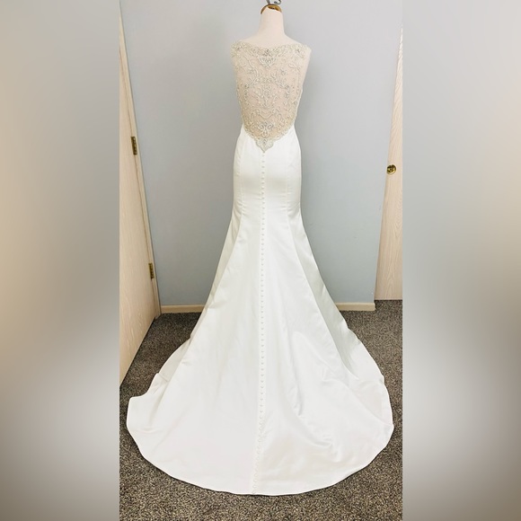 Casablanca Gowns Seabreeze Collection Wedding Dress Gown style 2193 size 10 - Picture 3 of 15